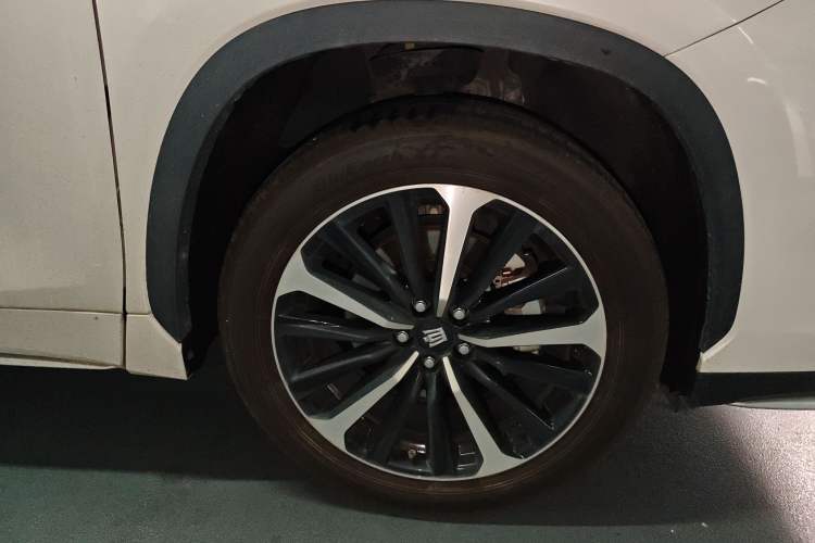 Used Toyota Crown Kluger 2021 2.5L HEV Four-Wheel Drive Premium Edition Right Front Wheel Hub