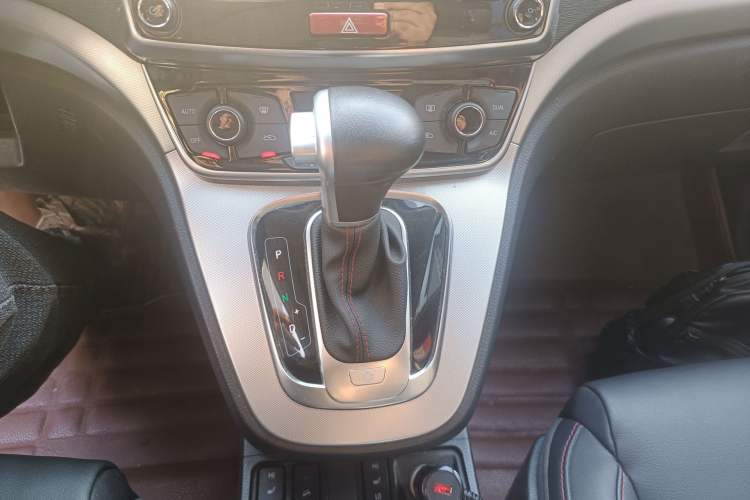 Used Haval H6 2015 Sport Edition 1.5T Automatic Two-Wheel Drive Luxury Model Gear Lever