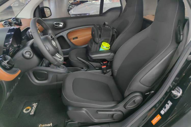 Used smart fortwo 2019 0.9T 66kW Hardtop Wind Power Edition China VI Left Front Seat