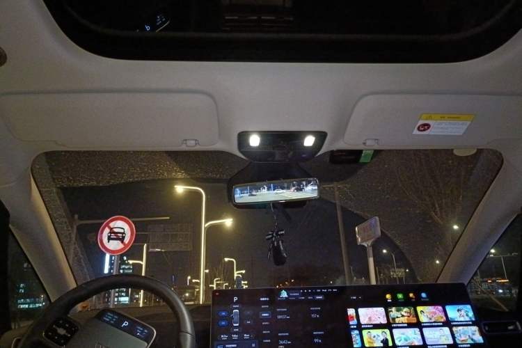 Used Li Auto MEGA 2025 Home Family Special Edition
