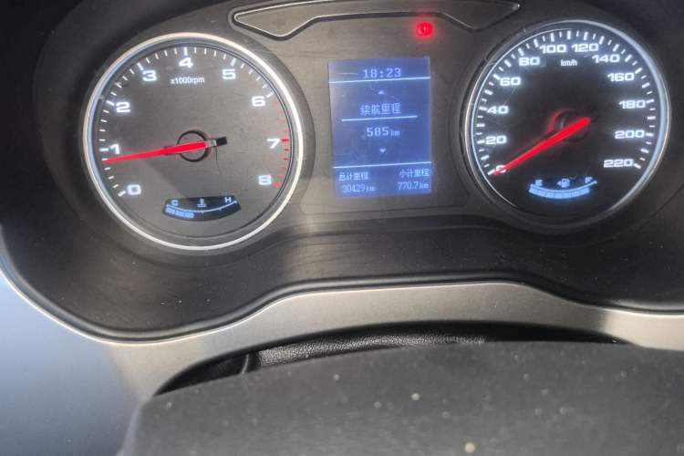 Used JAC Refine M4 2019 Business & Travel Series 2.0L Manual Speed Edition China VI Standard Odometer Close Up