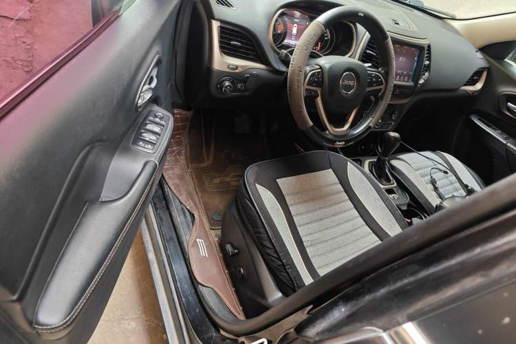 Used Jeep Cherokee 2016 2.0L Superior Edition