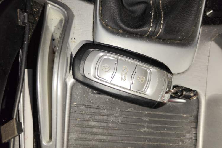 Used Geely Auto Emgrand X7 Sport 2016 2.0L Manual Smart Connect Version Vehicle Key