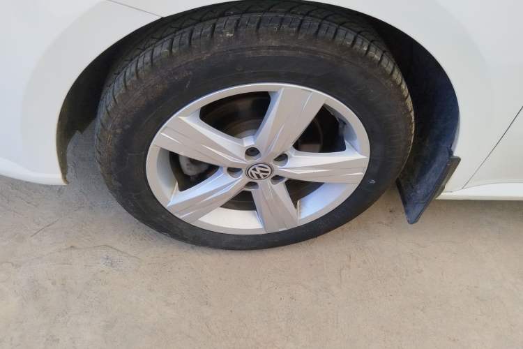 Used Volkswagen Lavida 2018 Classic 1.5L Manual Fashion Edition China VI Standard Left Front Wheel Hub