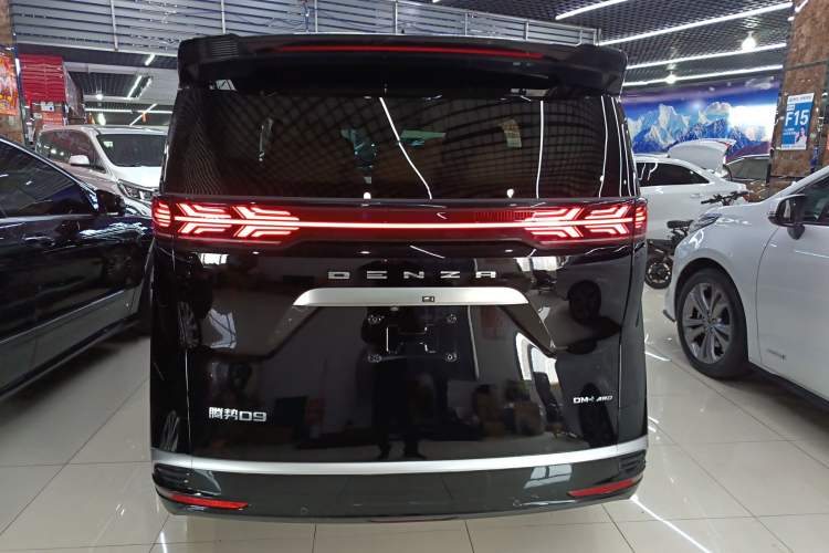 Used Denza D9 2022 DM-i 970 Four-Wheel Drive Flagship Model Rear