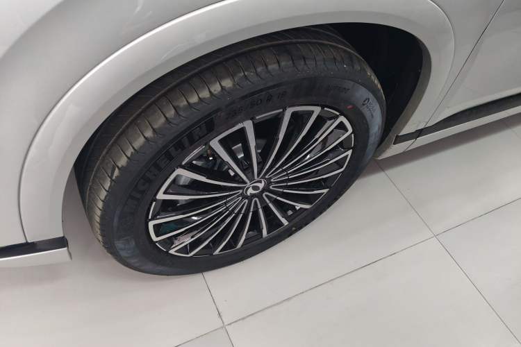 Used Dongfeng Aeolus L8 2025 Model 185KM Ideal Edition Left Front Wheel Hub