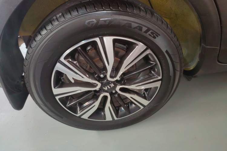 Used Kia kx1 Stonic 2019 1.4L Automatic Sport Edition China VI Right Rear Wheel Hub