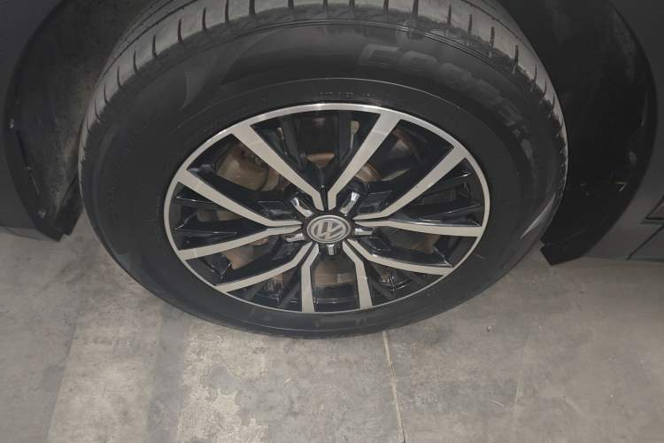 Used Volkswagen Tiguan L 2018 330TSI Automatic Two-Wheel Drive Luxury Edition Left Front Wheel Hub