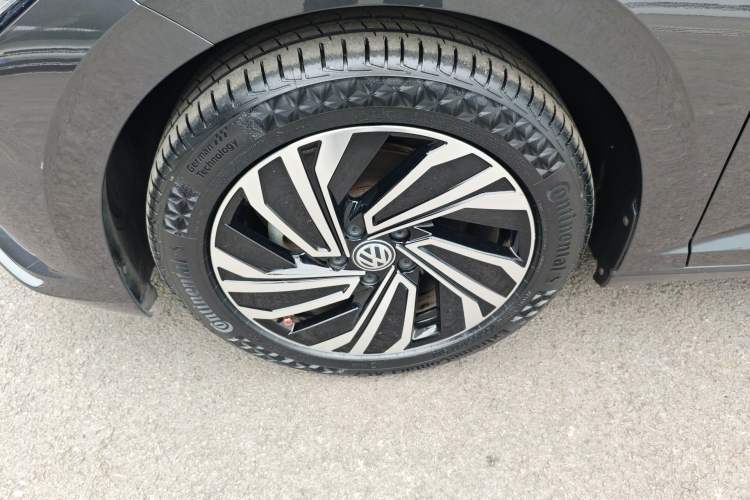 Used Volkswagen Sagitar 2020 280TSI DSG Luxury Version China VI Standard Left Front Wheel Hub