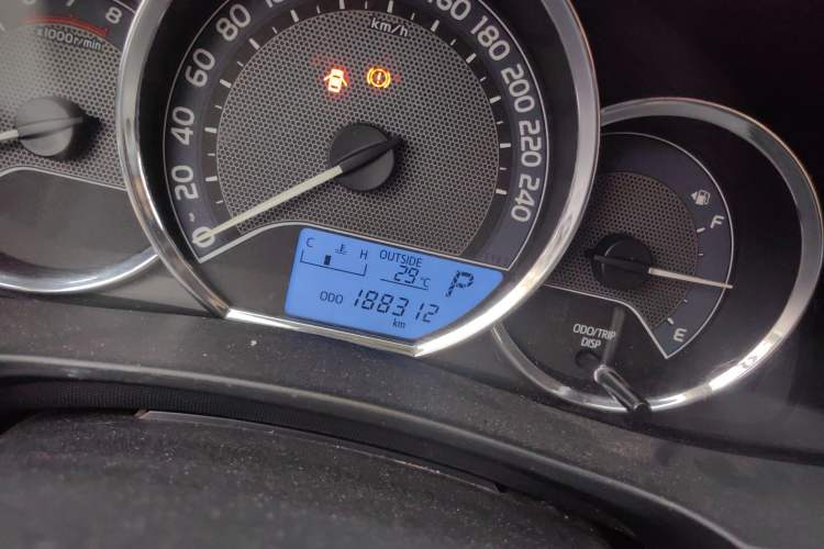 Used Toyota Corolla 2017 1.2T CVT GL Odometer Close Up