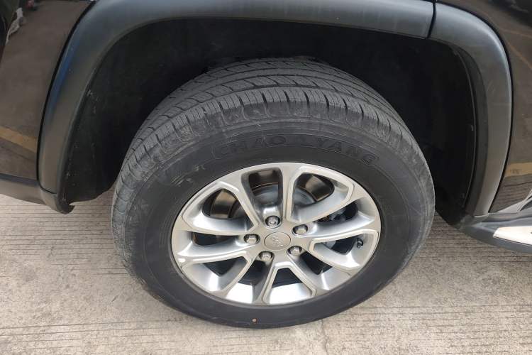 Used Jeep Grand Cherokee 2015 3.0L Elite Navigation Edition Right Rear Wheel Hub