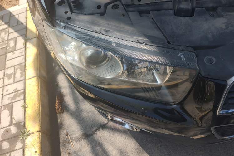 Used Chevrolet Captiva 2014 2.4L 4x4 Flagship Edition 7 Seats Right Front Headlight