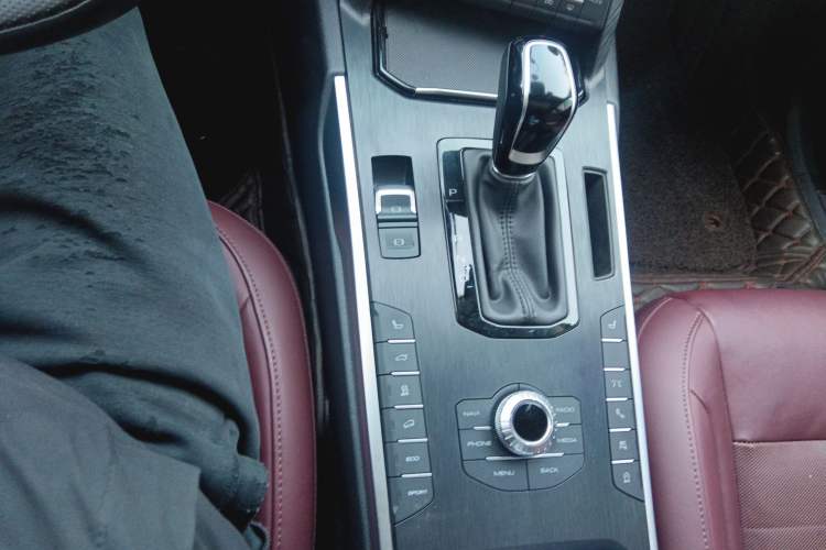 Used Wey VV7 2017 VV7c 2.0T Flagship Model Gear Lever