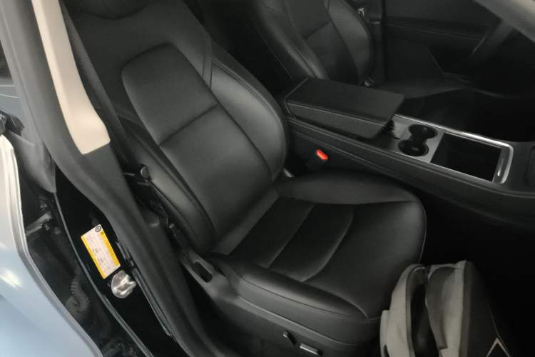 Used Tesla Model Y 2023 High-Performance All-Wheel-Drive Version
