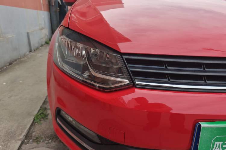 Used Volkswagen Polo 2014 1.4L Automatic Comfort Edition Right Front Headlight