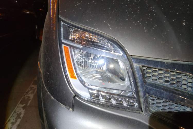 Used SAIC MAXUS Xintu V80 