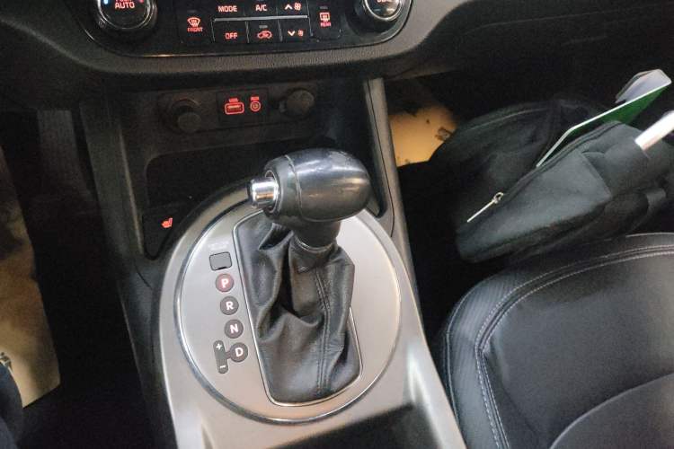 Used Kia Sportage R 2015 2.0L Automatic Two-Wheel Drive DLX Model
