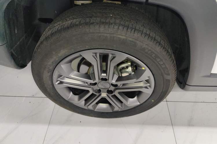 Used Jeep Compass 2021 220T Automatic All-Wheel Drive 80th Anniversary Edition Right Rear Wheel Hub