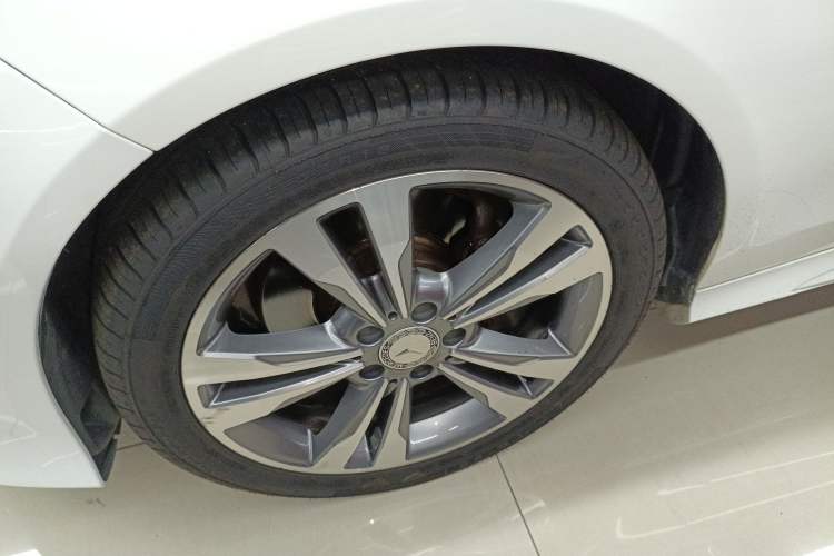 Used Mercedes-Benz E-Class 2015 Restyled E 260 L Sport Edition Left Front Wheel Hub