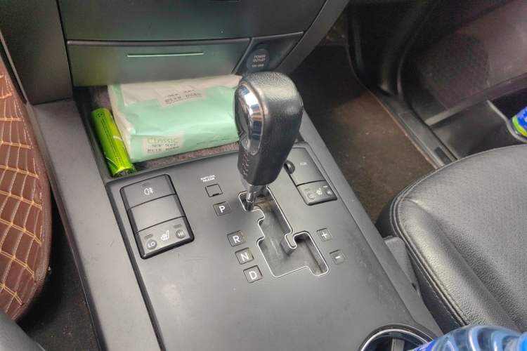 Used Kia Borrego 2013 3.8L Luxury Edition China V standard Gear Lever