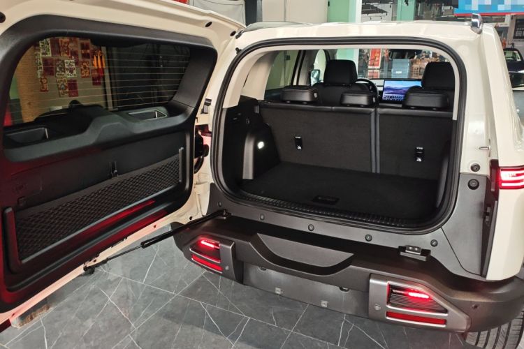 Used Formula Leopard Titanium 3 2025 501KM All-Wheel Drive Intelligent Driving Ultra Version Trunk