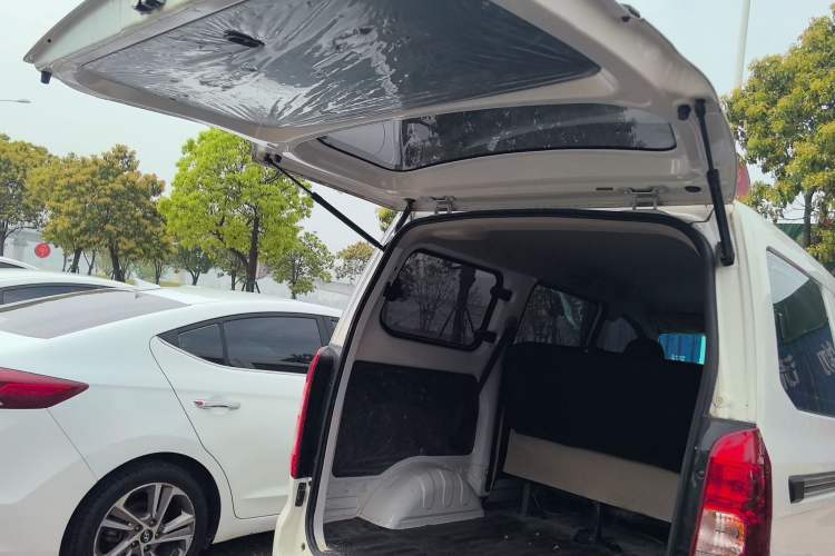 Used Wuling Hongguang V 2022 1.5L Jingqu Version Hydraulic Power Steering LAR Trunk