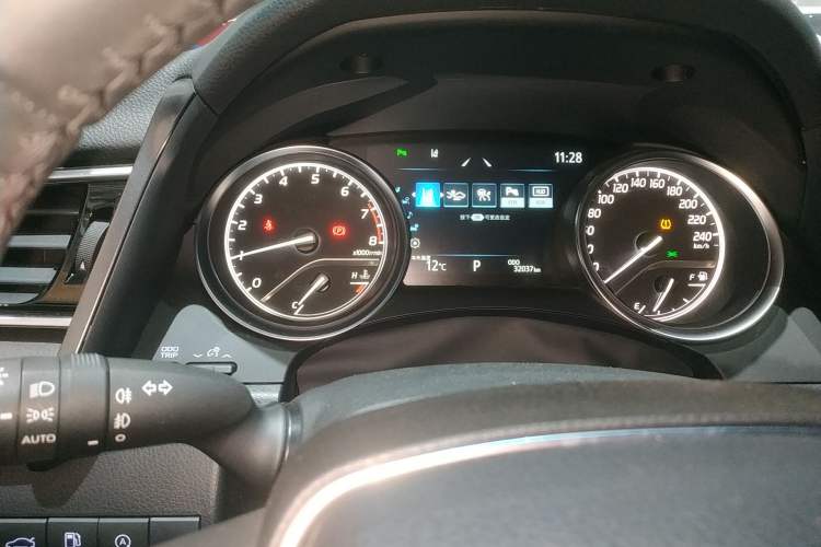 Used Toyota Camry 2023 2.0G Luxury Edition