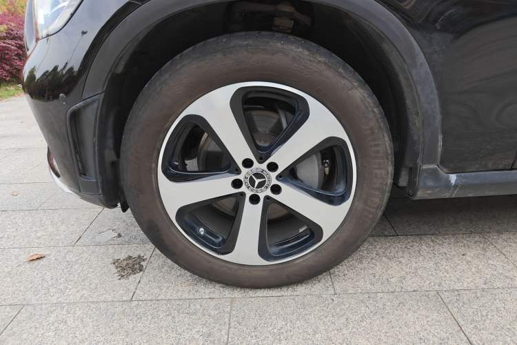 Used Mercedes-Benz GLC 2022 Facelifted GLC 260 L 4MATIC Dynamic Edition Left Front Wheel Hub