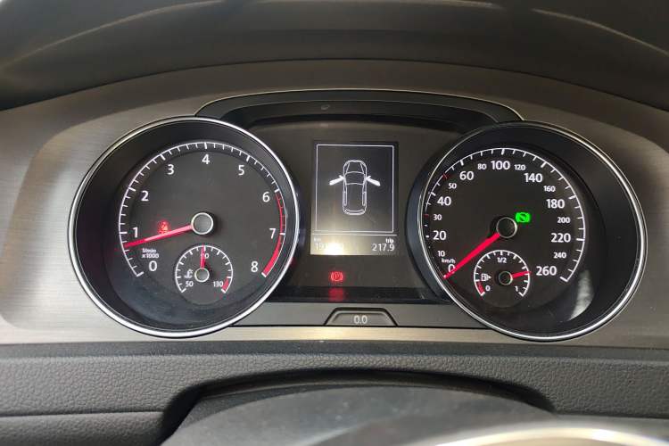 Used Volkswagen Golf 2015 1.4TSI Automatic Luxury Model
