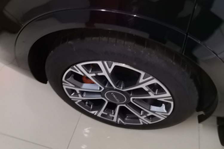 Used Lynk & Co 900 2025 2.0T Ultra Right Rear Wheel Hub