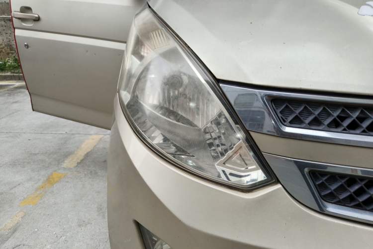 Used Wuling Rongguang V 2016 1.5L Standard Version Right Front Headlight