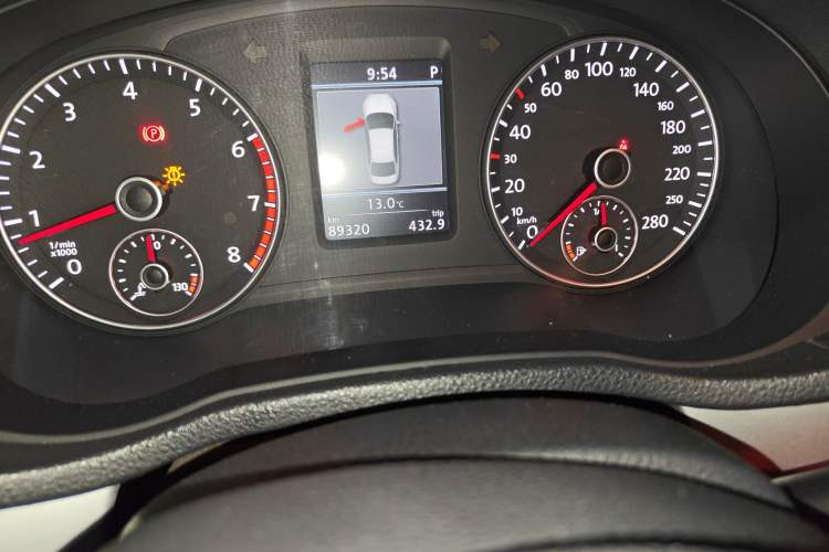 Used Volkswagen Passat 2014 1.8TSI DSG Prestige Edition Odometer Close Up