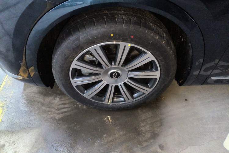 Used Hima AITO M8 2025 Extended-Range Ultra Version 53.4 kWh 6-Seater Edition Left Front Wheel Hub