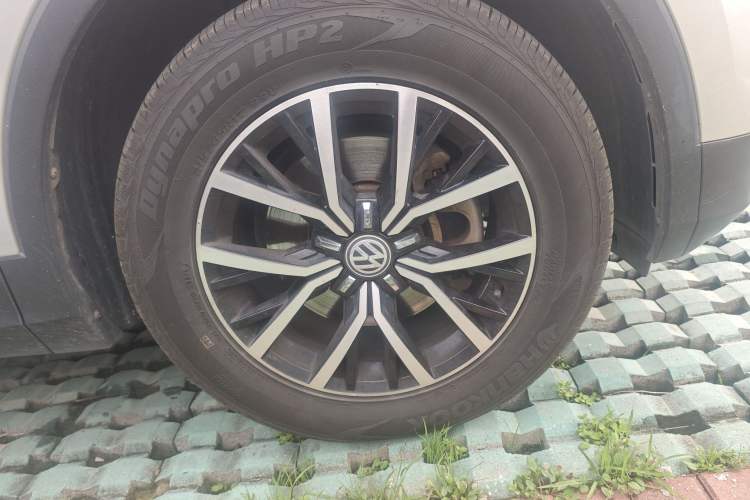 Used Volkswagen Tiguan L 2017 330TSI Automatic Two-Wheel Drive Luxury Edition Right Front Wheel Hub