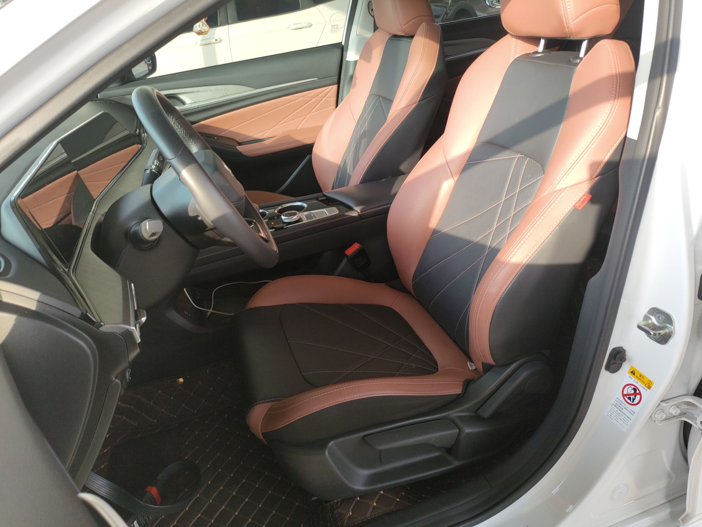 Переднее сиденье в автомобиле