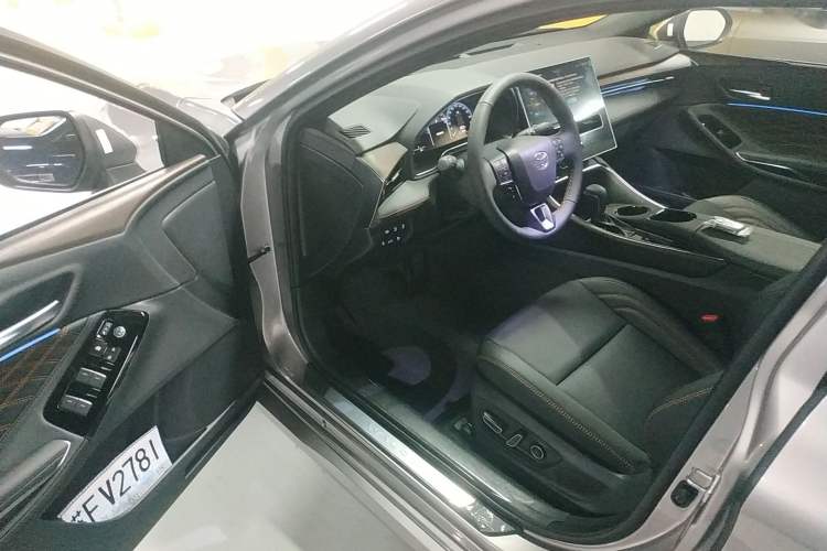 Used Toyota Avalon 2024 Dual-Engine 2.5L XLE Premium Edition