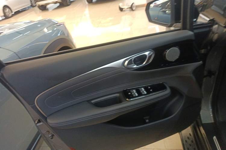 Used AION V 2023 Plus 70 Smart Edition Lithium Iron Phosphate