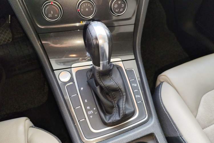 Used Volkswagen Golf 2017 230TSI Automatic Luxury Million-Vehicle Commemorative Edition