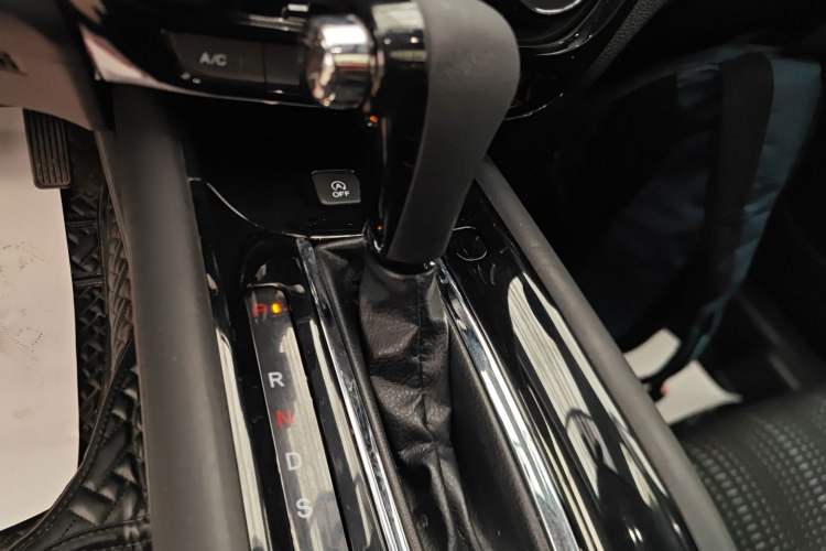 Used Honda Vezel 2017 1.8L CVT Front-Wheel Drive Pioneer Edition Gear Lever