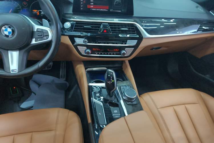 Used BMW 5 Series 2019 Facelifted 530Li Leading Edition M Sport Package