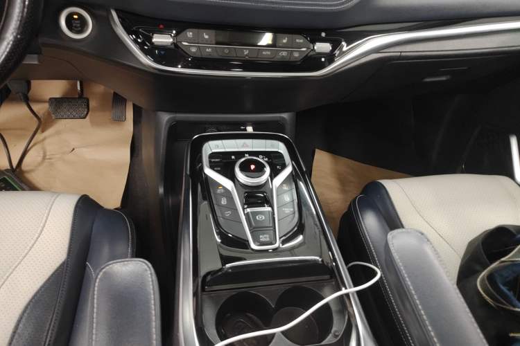 Used SAIC MAXUS G20 2021 PLUS 2.0T Gasoline Automatic ZhiZun Edition
