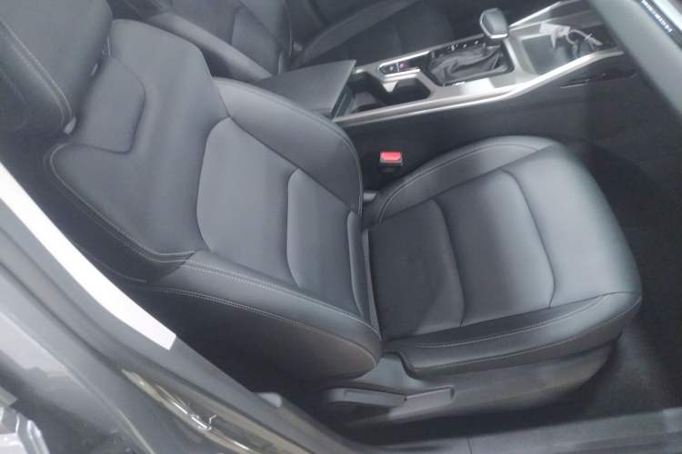 Used Geely Auto Emgrand 2026 Model 4th Generation 4 Millionth Anniversary Edition 1.5L CVT Overdrive Edition
