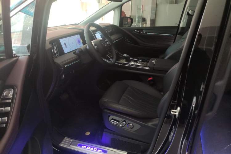 Used GAC Trumpchi M8 2024 Master Series 400T Ultimate Edition Left Front Seat