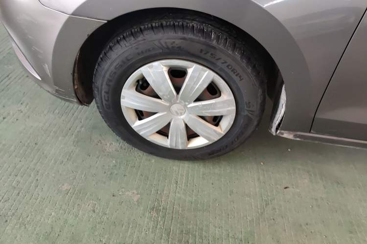 Used Volkswagen Jetta 2013 1.6L Manual Fashion Edition Left Front Wheel Hub