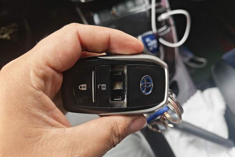 Used Toyota Corolla 2016 Dual-Engine 1.8L E-CVT Luxury Edition