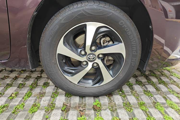 Used Toyota Levin 2017 Revised Dual-Engine 1.8H GS E-CVT Elite Sunroof Version China V Standard Right Front Wheel Hub