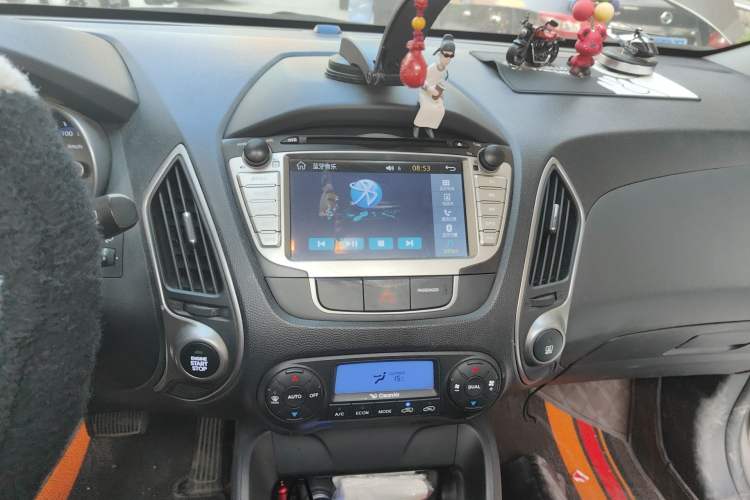 Used Hyundai ix35 2015 2.0L Automatic 2WD Smart Version China V Standard Audio And AC Panel