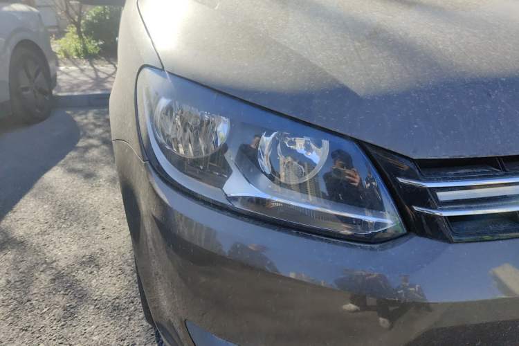 Used Volkswagen Touran 2011 1.4T DSG Zhiya Edition 5 Seats Right Front Headlight