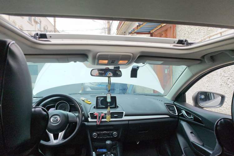 Used Mazda 3 Axela 2016 Sedan 1.5L Automatic Luxury Model