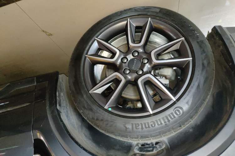 Used Lynk & Co 01 2023 2.0TD Two-Wheel Drive Pro Trim Left Front Wheel Hub